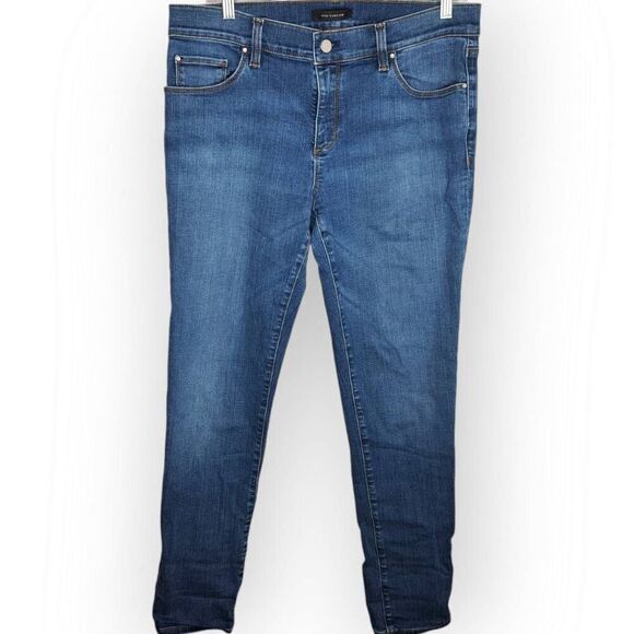 Ann Taylor Women's The Relaxed Slim Jean Medium Blue Wash Denim sz 8 - Picture 1 of 7